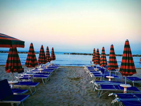 Appartamento In Villa Pesaro Luaran gambar